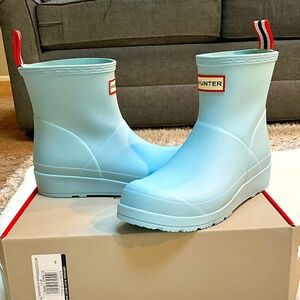 NWT Hunter Play Short Boot, color Eucalyptus, size 7